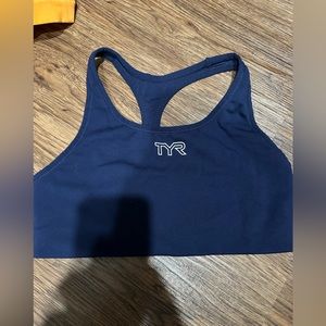 Women’s TYR sports bra - M